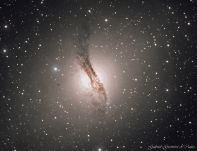 Uma galáxia fascinante e um berçário de estrelas: veja as imagens da semana