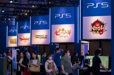 Ex-God Of War Writer Answers Why Japanese Video Game Devs Seem To Keep Their Jobs More