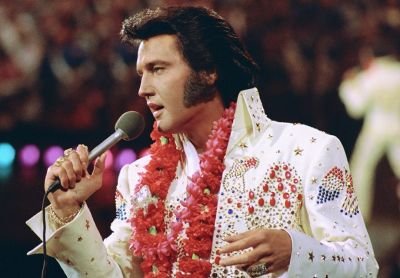O legado de Elvis Presley volta ao Brasil em 2026 com turnê em seis capitais e exposição oficial vinda de Graceland