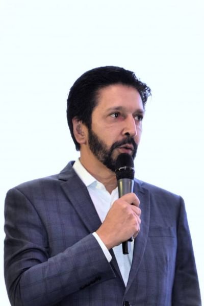 SP credencia Uber para transporte por moto, mas mantém serviço suspenso
