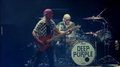 Roger Glover explica por que nunca se cansa de tocar Smoke on the Water com o Deep Purple