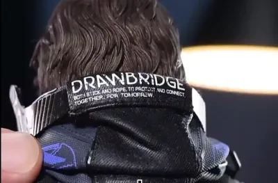 Estatueta de Death Stranding 2 custa R$ 2 mil e vem com erro ortográfico