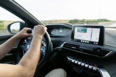 Hackers encontram nova porta de entrada: malware começa a mirar centrais multimídia de carros